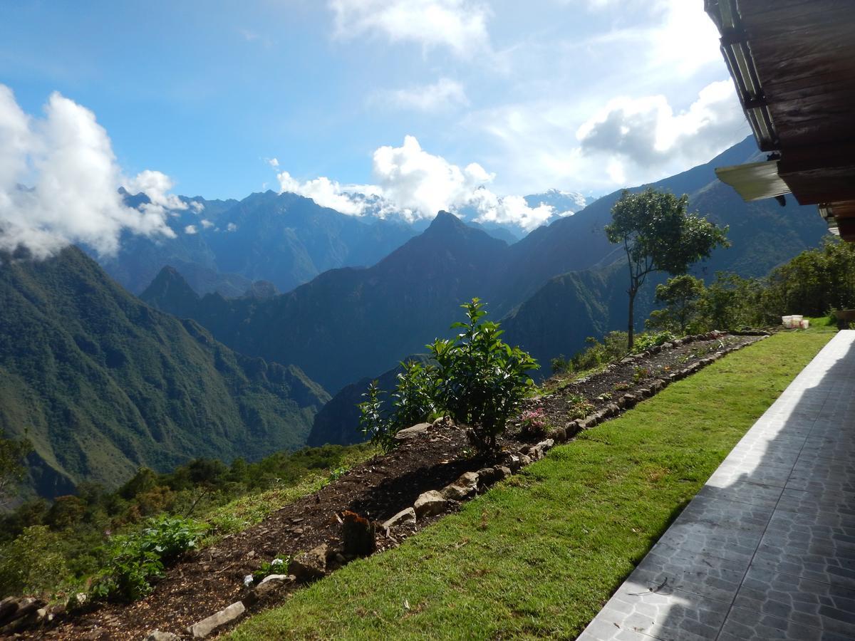 Llactapata Overlooking Machu Picchu - - Restaurant Lodge